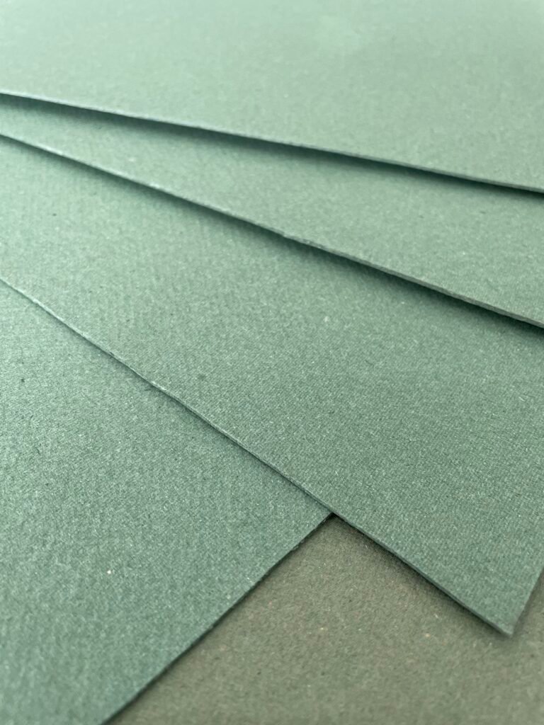 PAPELÃO VERDE – SUSTENTÁVEL E IDEAL PARA DIVERSAS APLICAÇÕES